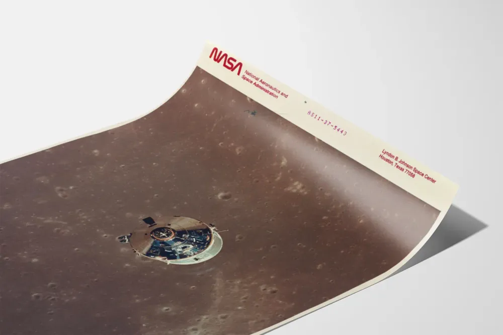 Apollo 11 -moduulit kiertoradalla Kuussa NASA Juliste