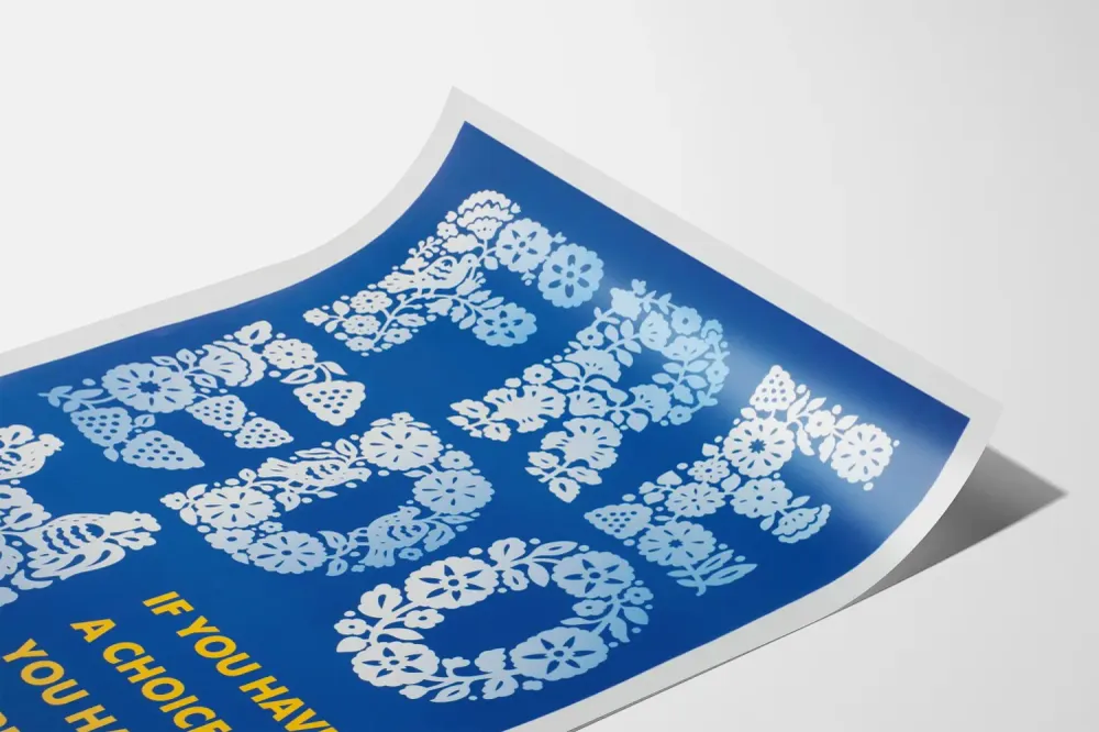 Koristejuliste Freedom, sinivalkoisilla kukkakuviolla