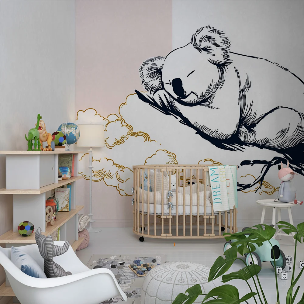 Lastenhuoneen tapetti | Nukkuva koala oksalla kultaisilla pilvillä