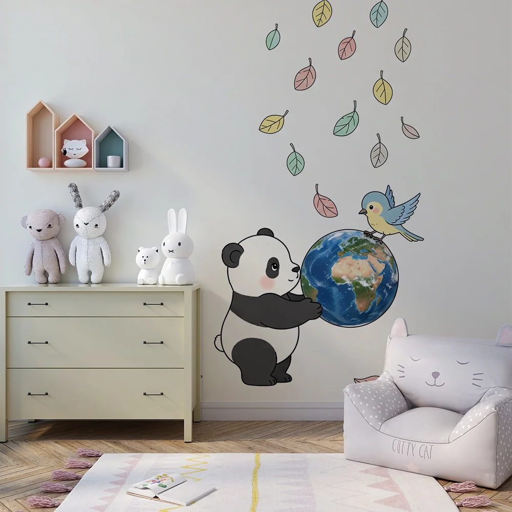 Lastenhuoneen tapetti | Söpö panda pitämässä maapalloa värikkään linnun kanssa