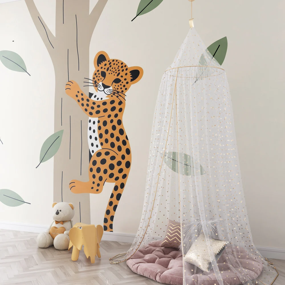 Lastenhuoneen tapetti | Pieni ilkikurinen leopardi luonnossa