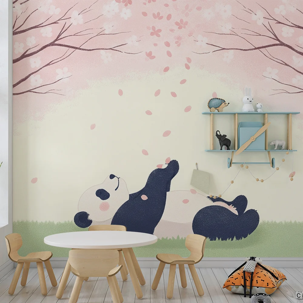 Lastenhuoneen tapetti | Rentouttava panda kukkivien kirsikkapuiden alla