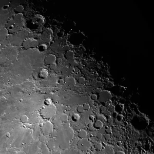 Astronomia juliste, Kuu Posterscape Creative Studio