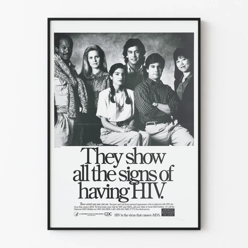 Vanhentunut HIV-tietoisuusjuliste monikulttuurisen ryhmän kanssa